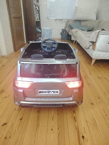 Uşaq dünyası: Uşaq üçün elektrikli maşın – AMG dizaynlı, boz rəng. - Qiymət: 220 — 3