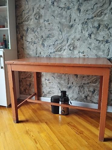 ortopedik ayaqqabilar: Stol uzu 110 sm En 68 sm Ayaqqdan hun 77 sm bərk stoldur — 9