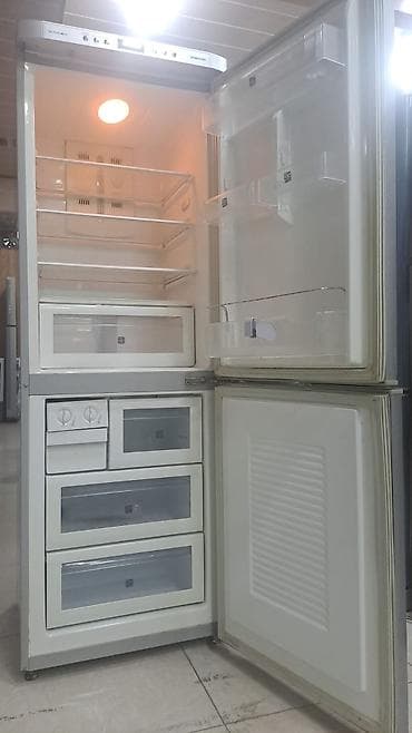 su xaladeniki: 2 qapılı Samsung Soyuducu Satılır, rəng - Gümüşü, Təkərli — 2