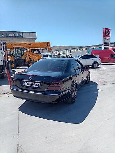 audi tt: Mercedes-Benz E-Class: 2.6 l | 2004 il Sedan — 6