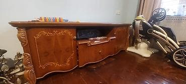 Klassik üslubda qonaq otağı mebel dəsti Tərkibi: - TV altlığı/komod