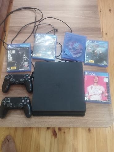 ps4 controller: PlayStation 4 Slim oyun konsolu seti. Komplekt: - PS4 Slim (qara — 1
