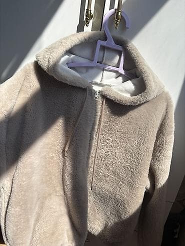 polo kurtka: Xəzli kapüşonlu jaket - Model: qısa ölçülü, ön hissəsi tam fermuarlı — 1