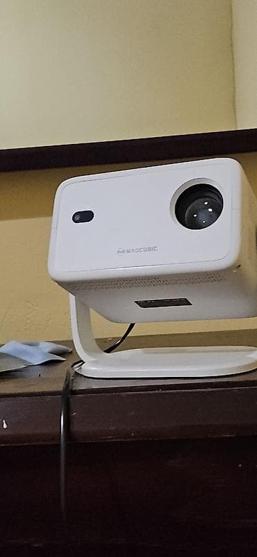 tv 65: Portativ Proyektor Magcubic — 1