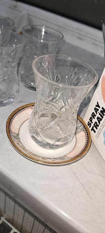 Armudu stəkanlar, Şüşə