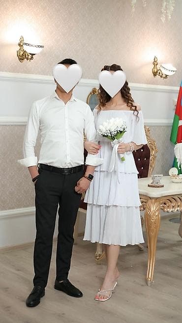 Свадебные платья и аксессуары: Ağ rəngli, çiyinlər açıq midi paltar. Yüngül, axıcı parça; üçqat qatlı — 4