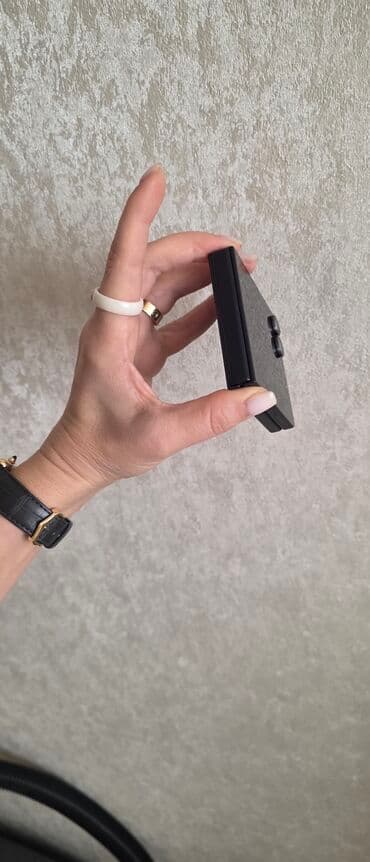 Toyota: Kompakt iki tərəfli güzgü – qatlana bilən dizayn. Xüsusiyyətlər: - — 1