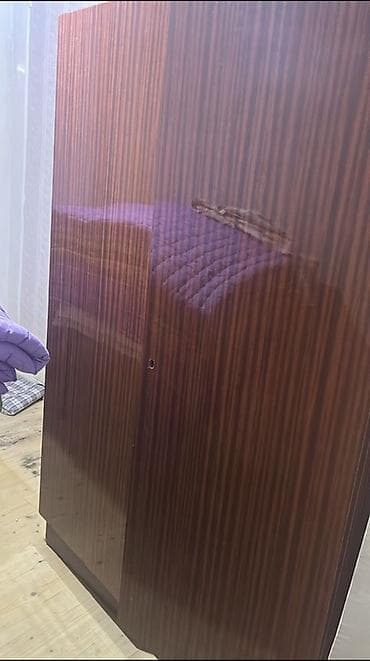 Qlac/plyonka örtüklü klassik qonaq otağı mebel dəsti Tərkibi: - 2