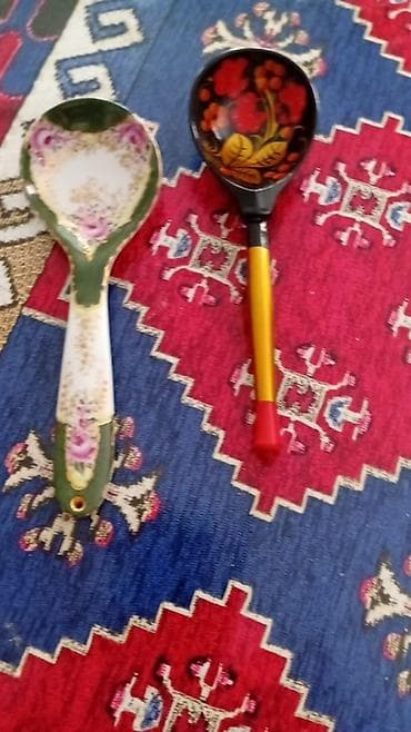 qaşıq dəst: Dekorativ qaşıqlar dəsti (2 ədəd) - Sol qaşıq: porselen material — 1