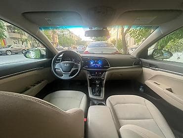 Hyundai Elantra: 2 l | 2017 il Sedan — 5