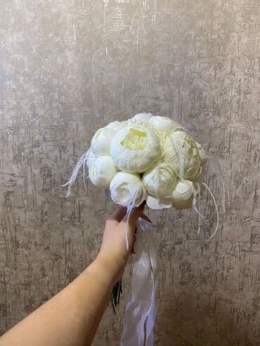 Ağ rəngli gelin buketi - Klassik, zərif dizayn: yumşaq krem-ağ