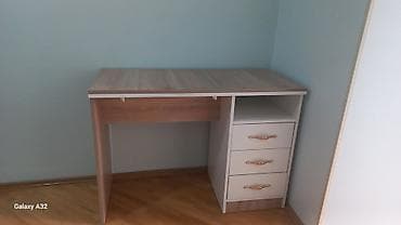 Düz masa, Polkalı, Siyirməli, Teksturalı laminat, Zəmanətsiz, Kredit yoxdur