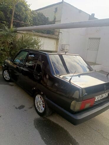 Qara rəngli sedan avtomobil Xüsusiyyətlər: - Kuzov: 4 qapılı sedan lalafo.az -da Qara rəngli sedan avtomobil Xüsusiyyətlər: - Kuzov: 4 qapılı sedan