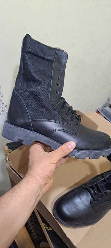 Zabit botinkalari tezedir.
Qutu daxilində cüt olaraq təqdim edilir lalafo.az -da Zabit botinkalari tezedir.
Qutu daxilində cüt olaraq təqdim edilir