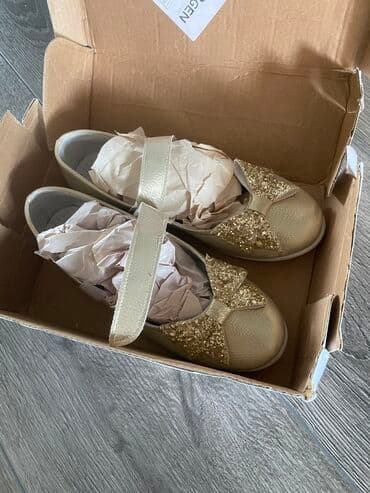 Uşaq ayaqqabısı,Cemi 1 defe moda yarışmasina geyinib.Hal hazirda sıxır lalafo.az -da Uşaq ayaqqabısı,Cemi 1 defe moda yarışmasina geyinib.Hal hazirda sıxır