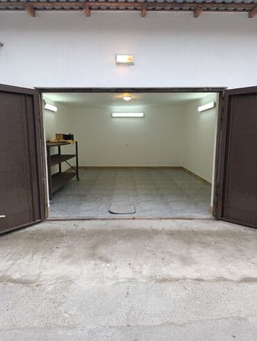 Qaraj icarəyə verilir. Təzə təmir edilib. Üstü şiferdir. İşıq lalafo.az -da Qaraj icarəyə verilir. Təzə təmir edilib. Üstü şiferdir. İşıq