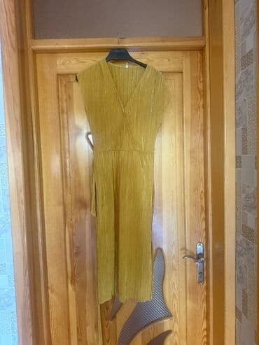 Plissé mididərnə - Rəng: xardal/sarı-qızılı - Model: V- biçimli lalafo.az -da Plissé mididərnə - Rəng: xardal/sarı-qızılı - Model: V- biçimli