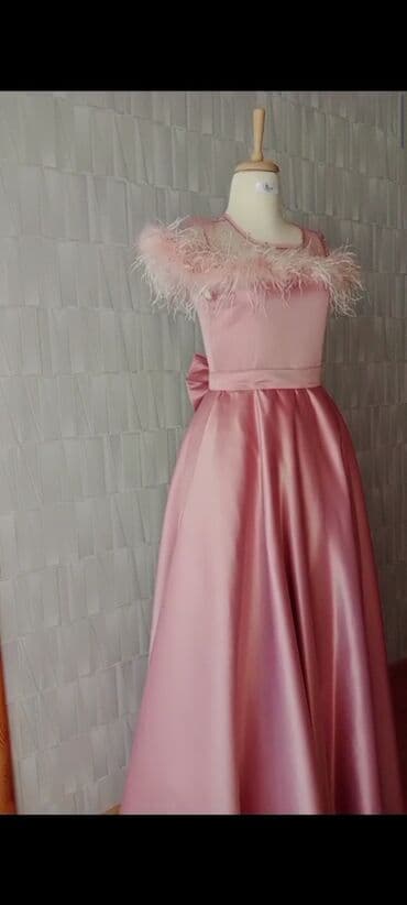 Zərif pudra-çəhrayı rəngdə uzun ziyafət geyimi. Parıldayan atlas lalafo.az -da Zərif pudra-çəhrayı rəngdə uzun ziyafət geyimi. Parıldayan atlas