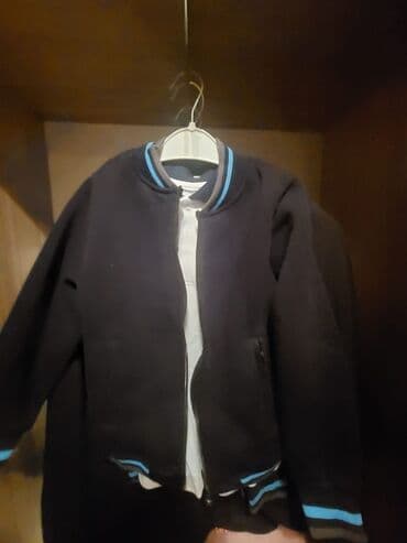 Ağ rəngli, qısaqol uşaq polo köynəyi. Qara və mavi zolaqlı yaxalıq və lalafo.az -da Ağ rəngli, qısaqol uşaq polo köynəyi. Qara və mavi zolaqlı yaxalıq və