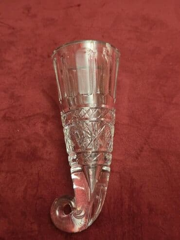 Şüşə buynuz formalı dekorativ stəkan - Material: aydın, qalın divarlı lalafo.az -da Şüşə buynuz formalı dekorativ stəkan - Material: aydın, qalın divarlı