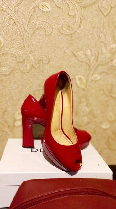 Tuflilər, Ölçü: 37, rəng - Qırmızı, İşlənmiş lalafo.az -da Tuflilər, Ölçü: 37, rəng - Qırmızı, İşlənmiş