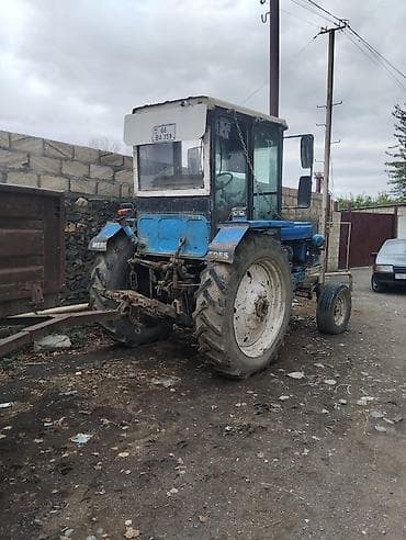 Mavi rəngli traktor, arxa qoşqu çəkmək üçün hazır qurğulu. Kabinli lalafo.az -da — 1 Mavi rəngli traktor, arxa qoşqu çəkmək üçün hazır qurğulu. Kabinli — 1