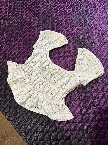 Ağ rəngli broderiya (ağappaq deşik naxışlı) qısa top/bluz. - Model lalafo.az -da Ağ rəngli broderiya (ağappaq deşik naxışlı) qısa top/bluz. - Model
