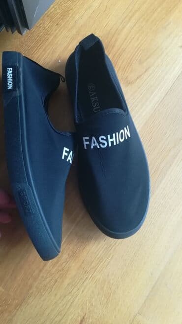 Qara ket 42 ayaq ölçüsüne olur. rahatdi lalafo.az -da Qara ket 42 ayaq ölçüsüne olur. rahatdi