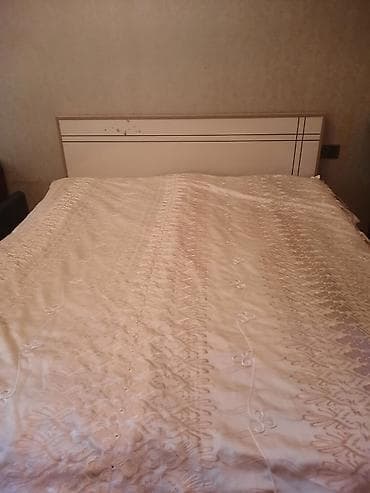 .Taxt yaxşı vezyetdedi tecılı satılır 80 manata matrasla birlikdə at lalafo.az .Taxt yaxşı vezyetdedi tecılı satılır 80 manata matrasla birlikdə