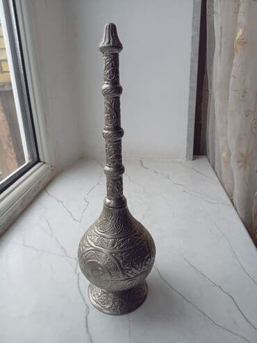 Bir vaza, Metal lalafo.az -da Bir vaza, Metal