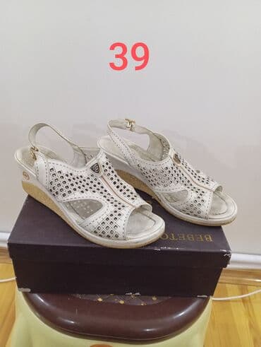 Ağ qadın sandaleti – ölçü 39. - Açıq burunlu, arxa hissəsi qayışlı lalafo.az -da Ağ qadın sandaleti – ölçü 39. - Açıq burunlu, arxa hissəsi qayışlı