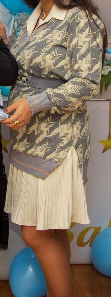 Qadın üçün trikotaj sviter-kardiqan və plisəli ətəkdən ibarət dəst. - lalafo.az -da Qadın üçün trikotaj sviter-kardiqan və plisəli ətəkdən ibarət dəst. -