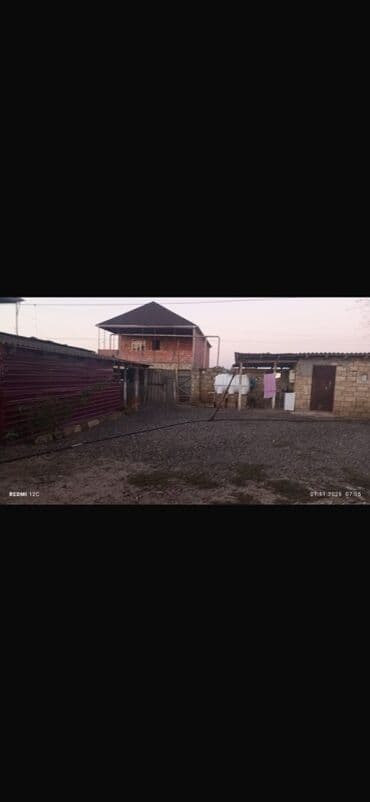 Satılır: həyət evi və geniş həyət sahəsi - 2 mərtəbəli yarımçıq lalafo.az -da Satılır: həyət evi və geniş həyət sahəsi - 2 mərtəbəli yarımçıq