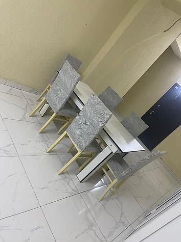 Qonaq otağı üçün, İşlənmiş, Kvadrat masa, 6 stul lalafo.az -da Qonaq otağı üçün, İşlənmiş, Kvadrat masa, 6 stul