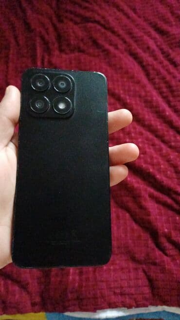 Qara rəngli smartfon - Arxa panel: Mat qara səth, yuxarı sol küncdə lalafo.az -da Qara rəngli smartfon - Arxa panel: Mat qara səth, yuxarı sol küncdə