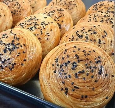 Təsvir: - Qat-qat yağlı xəmir: əl ilə yoğrulan, dəfələrlə yayılıb lalafo.az -da Təsvir: - Qat-qat yağlı xəmir: əl ilə yoğrulan, dəfələrlə yayılıb