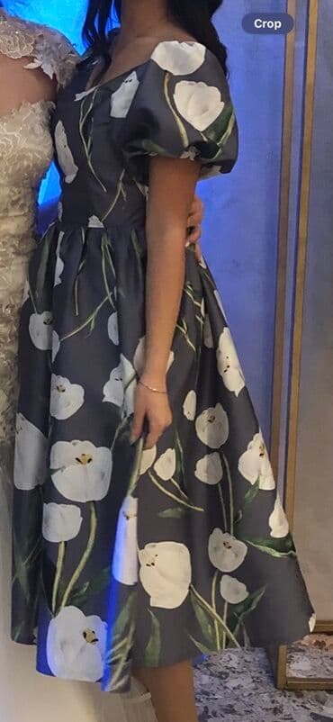 Güllü naxışlı zərif qadın donu - Model: midi uzunluq, A-kəsim ətək - lalafo.az -da Güllü naxışlı zərif qadın donu - Model: midi uzunluq, A-kəsim ətək -