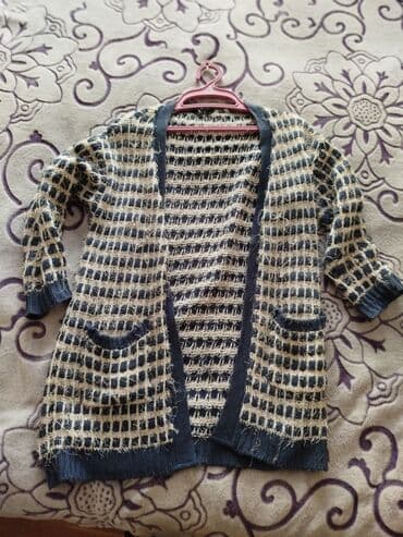 Açıq formalı, uzun qadın kardiqanı. - Rəng: tünd göy və bej qarışıqlı lalafo.az -da Açıq formalı, uzun qadın kardiqanı. - Rəng: tünd göy və bej qarışıqlı