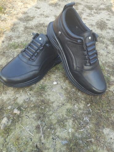 Kişi ayaqqabısı – qara rəngdə, bağcıqlı modellə. - Material: üst hissə lalafo.az -da Kişi ayaqqabısı – qara rəngdə, bağcıqlı modellə. - Material: üst hissə