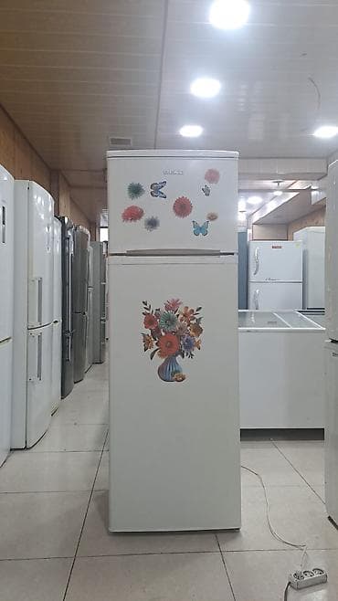 Beko iki qapılı soyuducu - Klassik ağ korpus, üzərində dekorativ at lalafo.az Beko iki qapılı soyuducu - Klassik ağ korpus, üzərində dekorativ