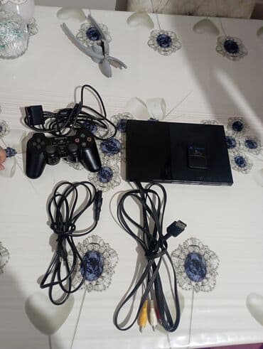 Sony PlayStation 2 Slim oyun konsolu seti Dəst daxilində: - PS2 Slim lalafo.az -da Sony PlayStation 2 Slim oyun konsolu seti Dəst daxilində: - PS2 Slim