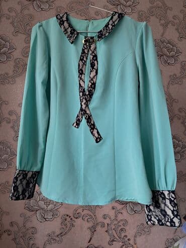 Zərif qadın bluzası – Miss Viss brendi, ölçü 40 - Rəng: açıq firuzə - lalafo.az -da Zərif qadın bluzası – Miss Viss brendi, ölçü 40 - Rəng: açıq firuzə -