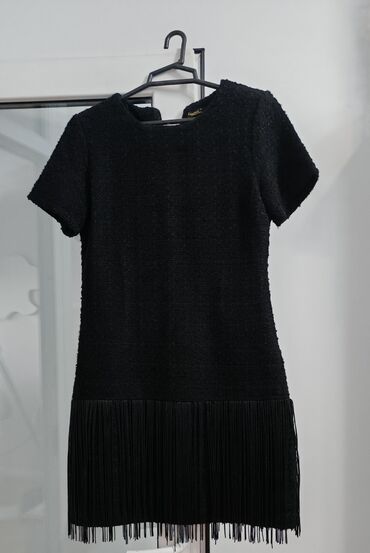 Qara qısa don – zərif püsküllü - Rəng: klassik qara - Model: düz lalafo.az -da Qara qısa don – zərif püsküllü - Rəng: klassik qara - Model: düz