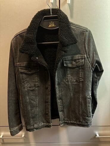 Qara rəngə yaxın tünd boz şerpa içlikli cins gödəkçə. Yenidir ve lalafo.az -da Qara rəngə yaxın tünd boz şerpa içlikli cins gödəkçə. Yenidir ve