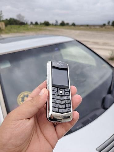 Vertu Constellation, rəng - Gümüşü, Düyməli lalafo.az -da Vertu Constellation, rəng - Gümüşü, Düyməli
