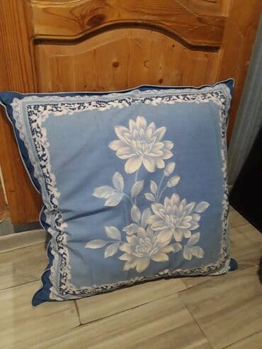 2 eded kvadrat paduska. 1 edet taxt yorgani cemi 50 azn lalafo.az -da 2 eded kvadrat paduska. 1 edet taxt yorgani cemi 50 azn