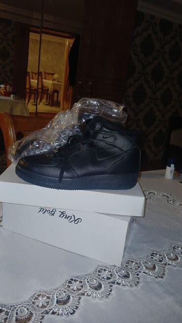 Məhsul: Qara rəngli orta boğaz idman ayaqqabısı (Nike loqolu) - Rəng lalafo.az -da Məhsul: Qara rəngli orta boğaz idman ayaqqabısı (Nike loqolu) - Rəng