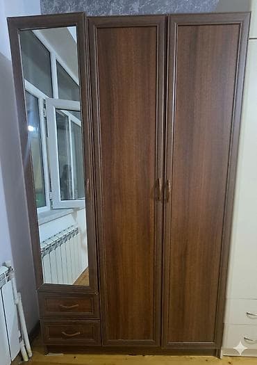 İşlənmiş, 3 qapılı, Siyirməli, Qəhvəyi, Taxta, Açılan, Düz dolab lalafo.az -da İşlənmiş, 3 qapılı, Siyirməli, Qəhvəyi, Taxta, Açılan, Düz dolab