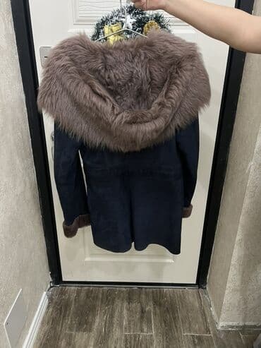 Qadın qış paltosu - Rəng: tünd göy gövdə, qəhvəyi tüklü yaxa/kapüşon lalafo.az -da Qadın qış paltosu - Rəng: tünd göy gövdə, qəhvəyi tüklü yaxa/kapüşon