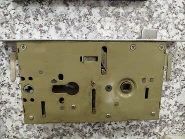 Furnitura və aksessuarlar: Daxili qapılar üçün mexaniki qapı kilidi mexanizmi. Xüsusiyyətlər: - lalafo.az -da — 1 Furnitura və aksessuarlar: Daxili qapılar üçün mexaniki qapı kilidi mexanizmi. Xüsusiyyətlər: - — 1